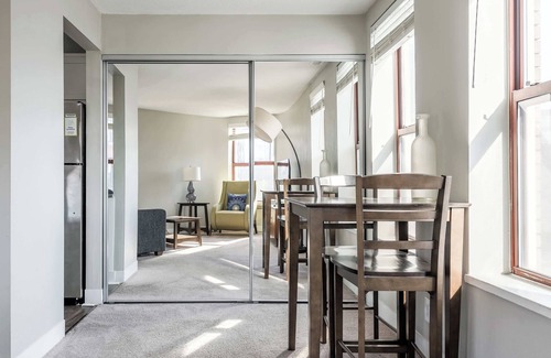 Chatham-Arch Apartment | Close to Gainsbridge and Lucas Oil