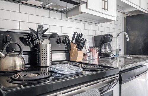 Chatham-Arch Apartment | Close to Gainsbridge and Lucas Oil
