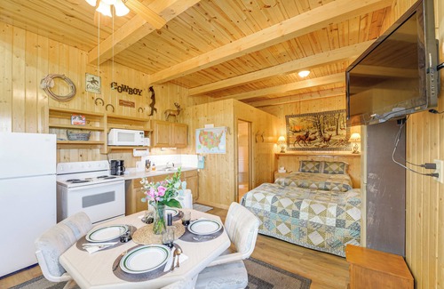Cora Apartment | Close to Green River: Quaint Mtn-View Studio!