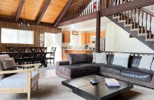 Pioneer Trail House | Close To Heaven With Hot Tub, Wet Bar & Game Room