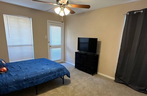 Atascocita House | Close to Houston-Bush airport! Family sized townhome on golf course