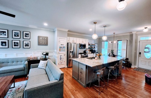 Cary House | Close to it all! RDU, Downtown Raleigh&Durham, Pet friendly, Fast WIFI