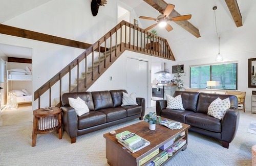 Locust Lake Village Cabin | Close to Lake-Firepit-Hot Tub- Casinos-Fireplace- Kayaks-Bikes