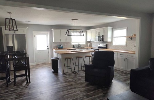 Albertville House | Close to Lake G’VILLE 3-BR house with AC, BOAT BARN-24’x48’, WiFi in Albertville
