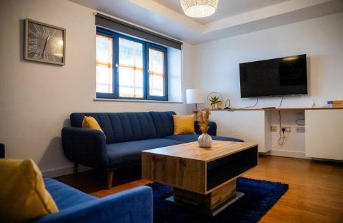 Leeds Apartment | Close To Leeds City, Spacious, Sleeps 4,