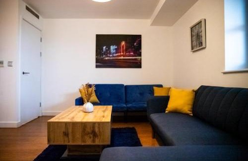 Leeds Apartment | Close To Leeds City, Spacious, Sleeps 4,