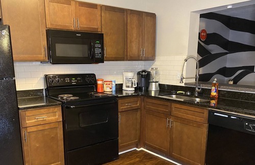 Loring Heights Apartment | Close To MercedesBenz Stadium/GWCC/Piedmont Park