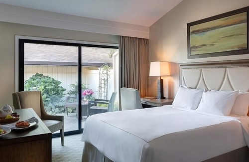 Napa Hotel | Close to Napa Valley Wine Train! Premium Amenities Onsite, Pool, FREE Parking!