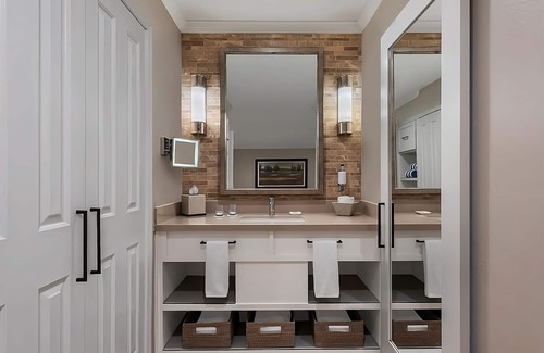 Napa Hotel | Close to Napa Valley Wine Train! Premium Amenities Onsite, Pool, FREE Parking!