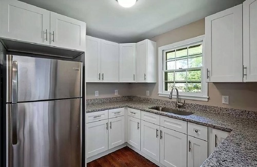 Shannon Park House | Close to NoDa, Plaza Midwood; 5 Miles to dwntwn; Monthly, Digital Nomads welcome