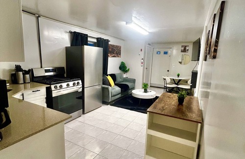 Ironbound District Apartment | Close to NYC/EWRAirport. 3-bedroom, 1-bath. Washer/dryer available! Sleeps 6+