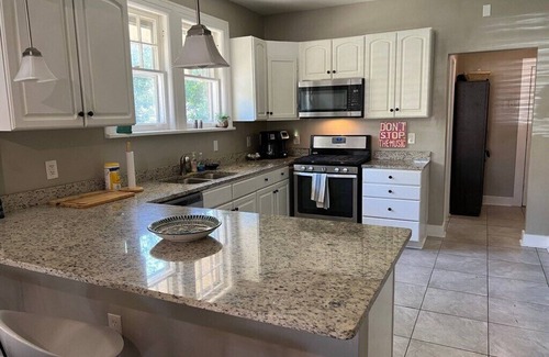 Vollintine-Evergreen House | Close to Rhodes College, Memphis Zoo & Downtown