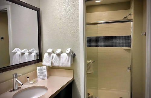 San Bruno Resort | Close to San Francisco Zoo! 2 Spacious Units, Free Breakfast, Pool, Pet-friendly