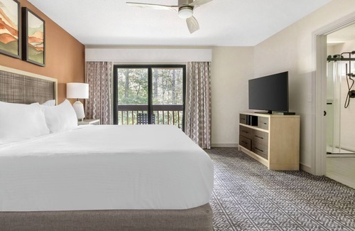 Sapphire Resort | Close to Seasonal Ski Areas! Free Parking, 3 Pools, Jacuzzi and Sauna