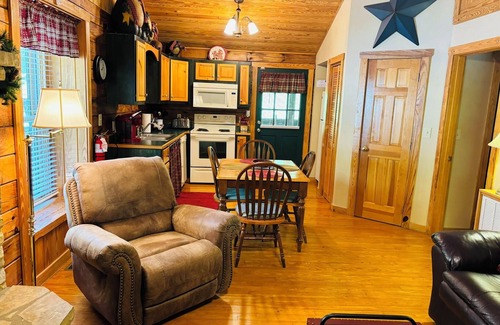 Sevierville Cabin | Close to Sevierville Convention Center, Wilderness Resort, downtown Sevierville!