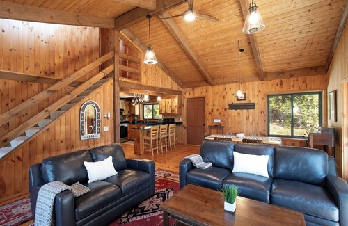 Otis House | Close to Ski Areas and Apple Orchards- Private Mountain Retreat on 5 acres