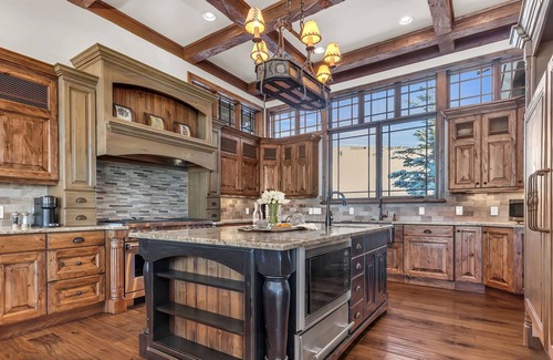 Park City House | Close to Ski, Main Street, Free Resort Shuttle with 5 star Amenities. Family Dream Home!