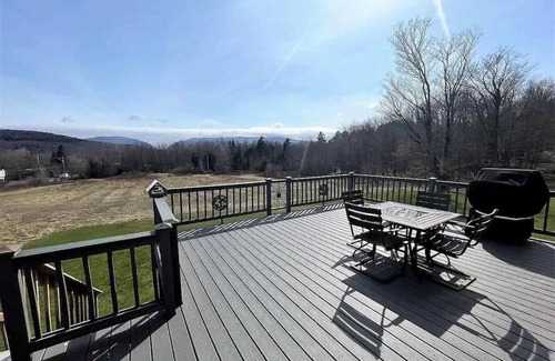 Tannersville House | Close to skiing and hiking, walk to main street