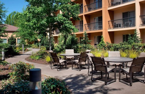 Tanasbourne House | Close to Streets of Tanasbourne Mall! Indoor Swimming Pool, Pets are Allowed!