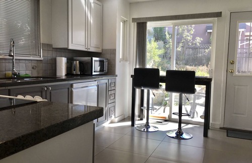 Lower Lonsdale House | Close to the action