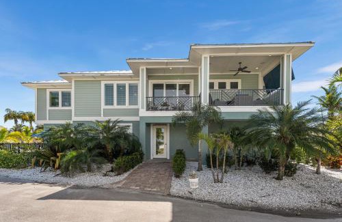 Fort Myers Beach House | Close to the Beach, Heated Pool and Spa - Sweet Carolina - Roelens