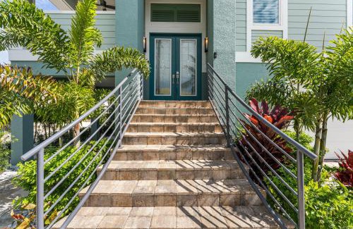 Fort Myers Beach House | Close to the Beach, Heated Pool and Spa - Sweet Carolina - Roelens