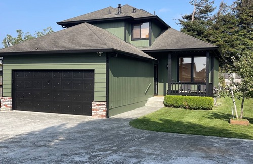 McKinleyville House | Close to the beach, redwood forest and restaurants yet private.