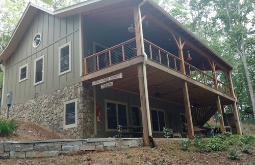 Mountain Rest Apartment | Close to the Chattooga, outdoor adventures and Chattooga Belle Farm!
