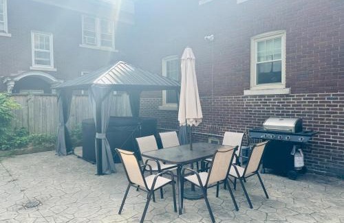 Niagara Falls House | Close to the Falls Hot Tub Easy Checkout Parking