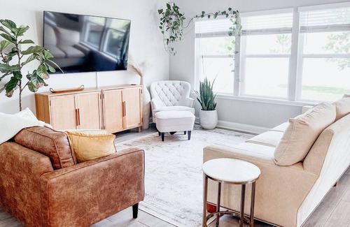 St. Augustine House | Close to the beach & downtown + pool, gym & playroom