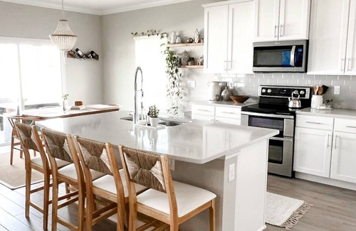 St. Augustine House | Close to the beach & downtown + pool, gym & playroom