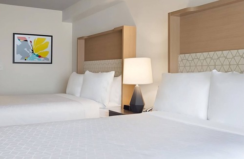 Florida Center Hotel | Close to Top Attraction in Town! Family-friendly Room w/2 Double Beds, Parking