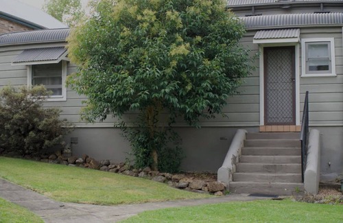 Mittagong Apartment | Close to town in walking distance to cafes, restaurants and Lake Alexandra