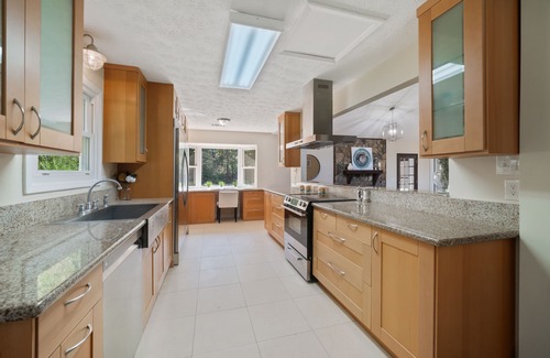 Fayetteville House | Close to Trilith & Airport! Fenced yard! Walk to shops!