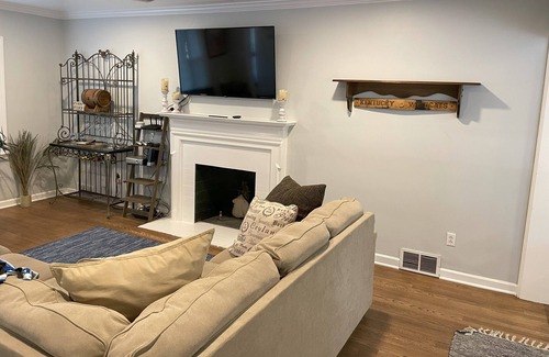 Lexington House | Close to UK Campus, Football Stadium, and Medical Center!