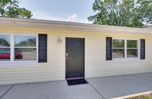 Greenwood Apartment | Close to Uptown and Hospital Greenwood Studio