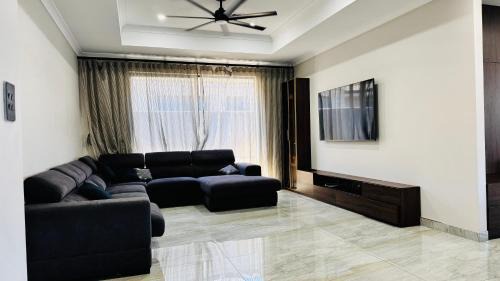Brabham House | Close to Wild Life Park and shopping, Cosy living