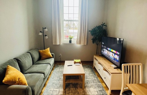 Hamden Apartment | Close to Yale hospital,1 bed apt, great location
