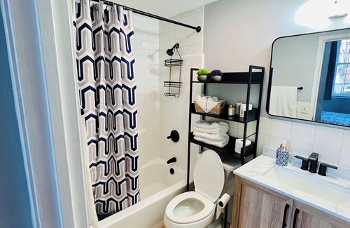Hamden Apartment | Close to Yale hospital,1 bed apt, great location