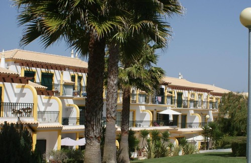 Guia Condo | Closed Condominium in the center of Guia in Albufeira