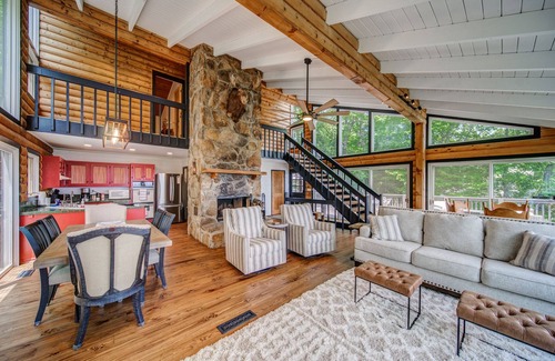 Big Canoe Cabin | Cloud 9 - Incredible Long Range Mountain Views in Big Canoe