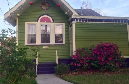 Seventh Ward Ski Chalet | Cloud House, cozy, convenient, w/muraled workspace/breakfast nook