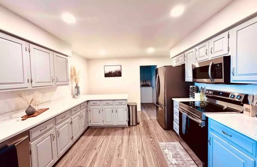 Castlewood House | CLOUD Room💝Luxurious Hideaway near DTC⭐️GameRoom⭐️Free Wine, Netflix & WiFi
