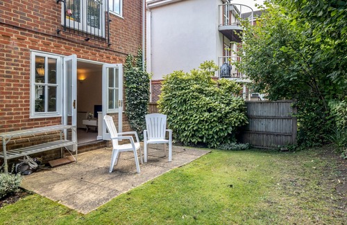 Woking Apartment | Cloud9 Apartment at The Kingfisher