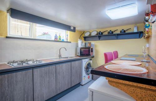 Milford Haven House | Clouds - 1 Bedroom Holiday Home - Milford Haven