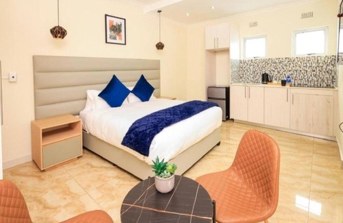Greater Johannesburg Metropolitan Area Cabin | clouds 52 lodge