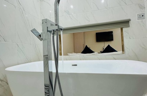 Greater Johannesburg Metropolitan Area Cabin | clouds 52 lodge