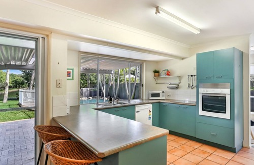 Noosaville House | Clouds End - Walking Distance to Noosa River, Shops & Restaurants