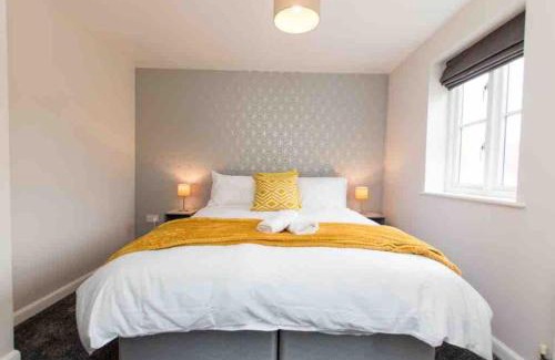 Birmingham House | Cloudstays Birmingham Luxury Townhouse 2 lakes sleeps upto 8 Free Parking & WIFI