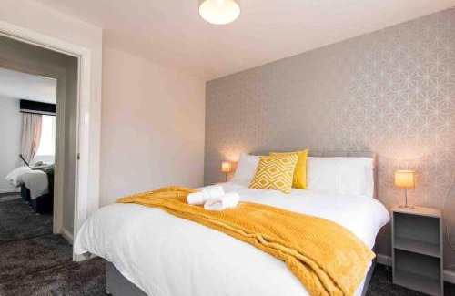Birmingham House | Cloudstays Birmingham Luxury Townhouse 2 lakes sleeps upto 8 Free Parking & WIFI